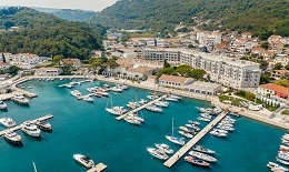 Hotel & Marina Lazure